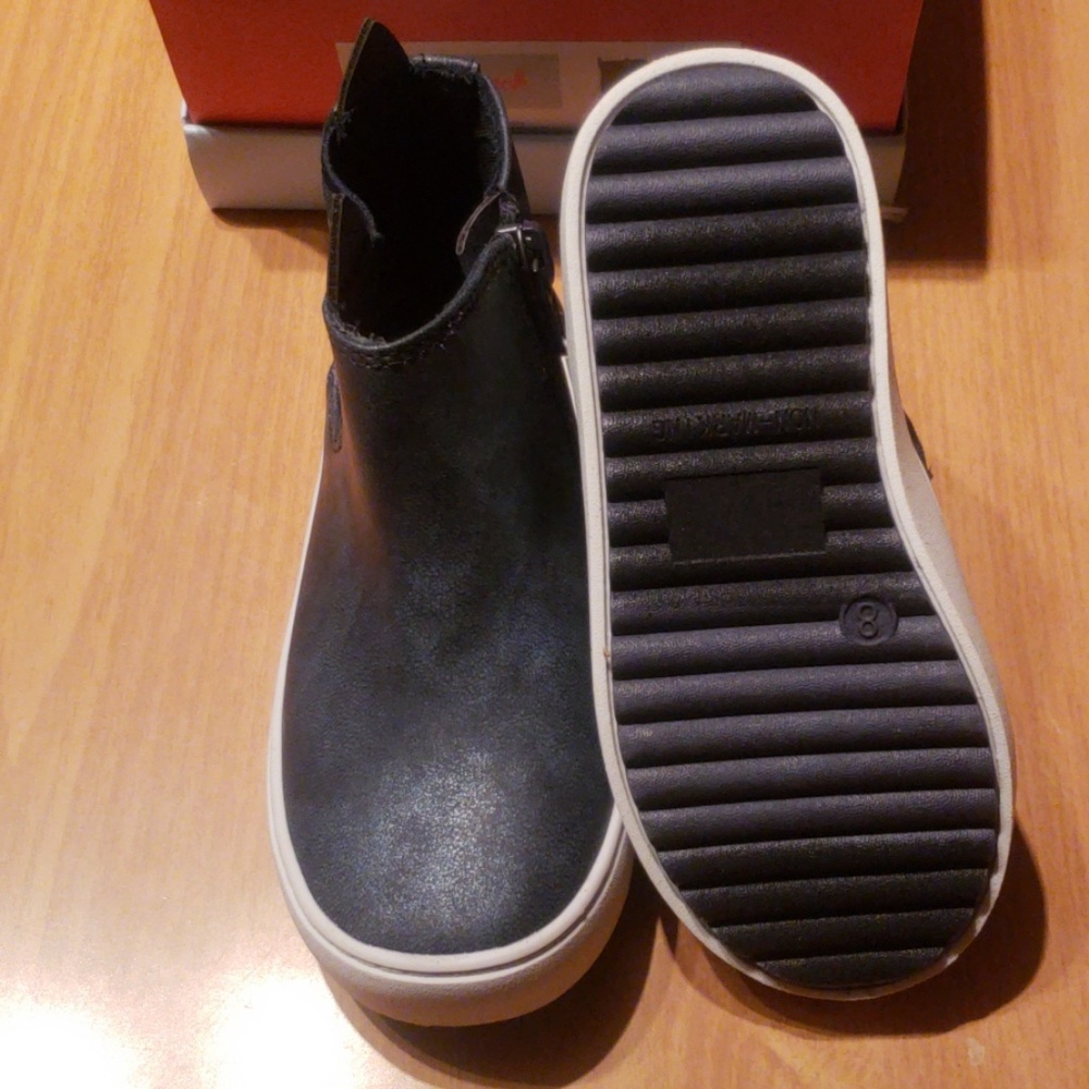 Shoes - Picture 4 of 4